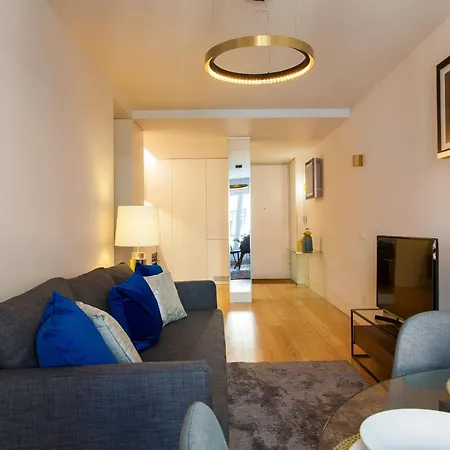 Crucifixo Downtown Terrance & Deluxe Apartment